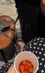 ⁦عباية البولكا دوت مع شيلة دانتيل | Polka Dot Abaya | صناعة سعودية | كريب فاخر⁩ - الصورة ⁦3⁩