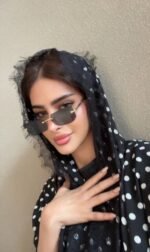 ⁦عباية البولكا دوت مع شيلة دانتيل | Polka Dot Abaya | صناعة سعودية | كريب فاخر⁩ - الصورة ⁦4⁩
