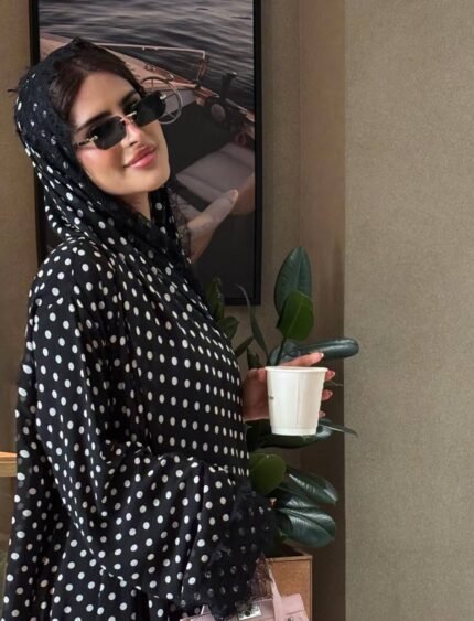 عباية البولكا دوت مع شيلة دانتيل | Polka Dot Abaya | صناعة سعودية | كريب فاخر