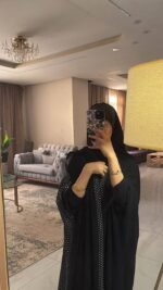 ⁦عباية بولكا دوت السوداء | Polka Dot Abaya | عباية سعودية أنيقة⁩ - الصورة ⁦4⁩