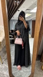⁦عباية البولكا دوت مع شيلة دانتيل | Polka Dot Abaya | صناعة سعودية | كريب فاخر⁩ - الصورة ⁦10⁩