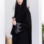 عباية سوداء مطرزة كلاسيكية من DUJE | Classic Embroidery Abaya | كريب سعودي فاخر | صناعة سعودية