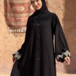 عباية بأزرار أمامية من DUJE | Buttoned Black Abaya | كريب سعودي فاخر | صناعة سعودية