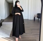 ⁦عباية حرير سوداء من DUJE | Silk Abaya | صناعة سعودية فاخرة⁩ - الصورة ⁦2⁩