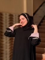 ⁦عباية بينك مطرزة من DUJE | Pink Abaya | كريب سعودي فاخر | صناعة سعودية⁩ - الصورة ⁦6⁩