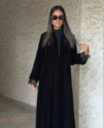 ⁦عباية DUJE | Katefa Abaya | كريب سعودي فاخر | صناعة سعودية⁩ - الصورة ⁦3⁩