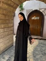 عباية سوداء مطرزة من DUJE | كريب سعودي فاخر | صناعة سعودية